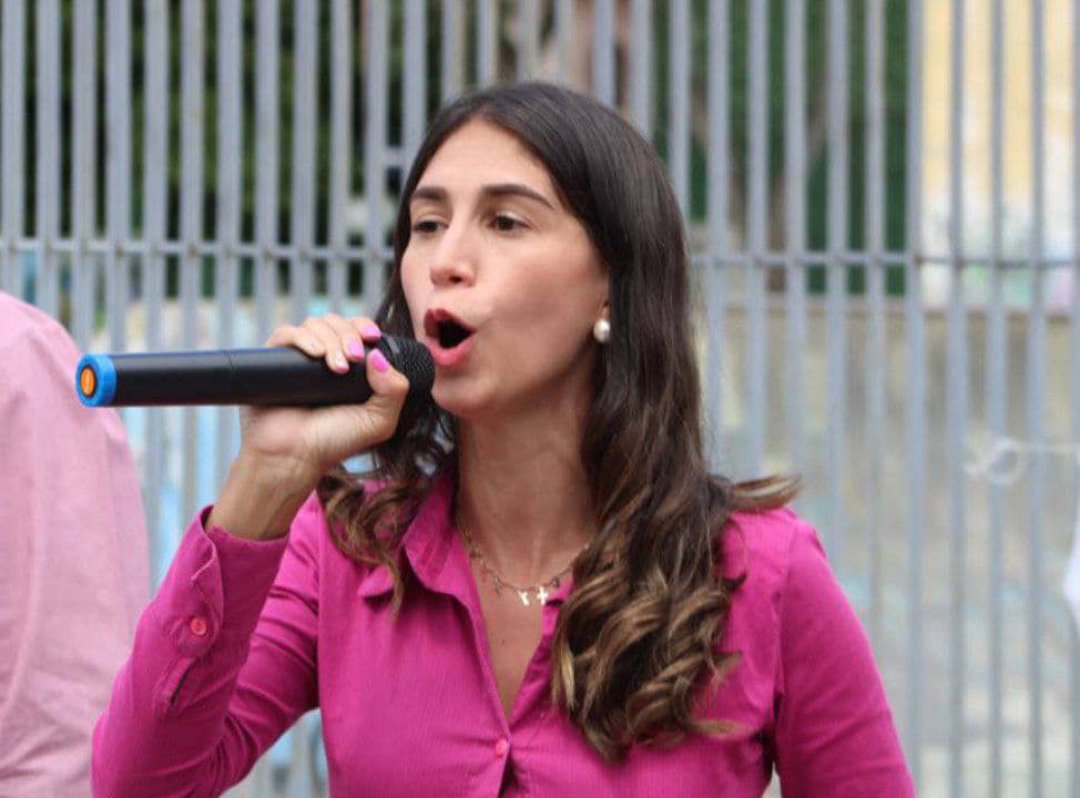 plcdelmedionews's tweet photo. #NACIONALES | 📍Arleth Figueredo: “El Gobierno Nacional debe voltear su radar contra las ONG y fijarse de los problemas de los más vulnerables”

 La directora general del Centro de Estudios de las  Mujeres para el Liderazgo y Desarrollo (CEMLIDES), Arleth Figueredo, llamó este martes a que el ejecutivo nacional “voltear su radar” contra las ONG y se ocupe de los problemas de la población más vulnerables en Venezuela.

“Hoy más que nunca apostamos a mantener viva la labor de las ONG, a luchar por la libre asociación de la ciudadanía venezolana, para hacer frente a la desigualdad que vive nuestro país. El Gobierno Nacional debe voltear su radar y fijarlo en los problemas de los más vulnerables y respetar nuestra labor en el territorio nacional”, expresó Figueredo.