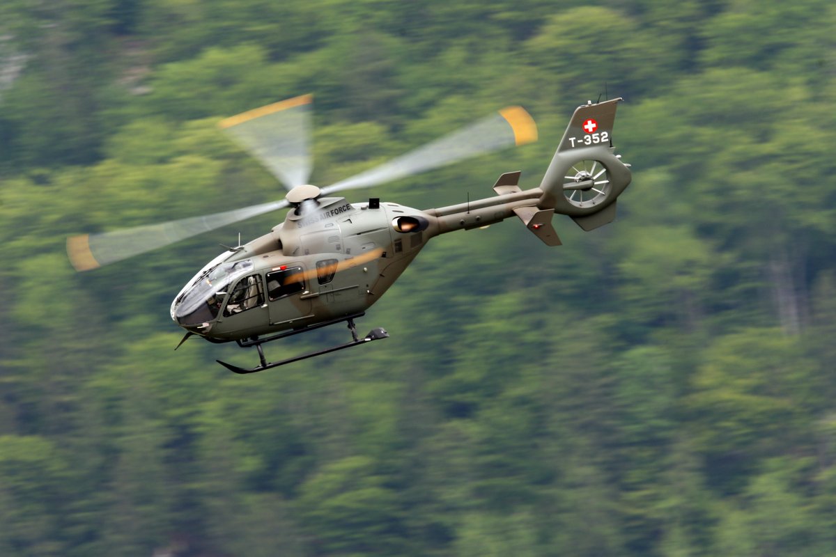 Nouvelles : Les Forces aériennes suisses, un client de Pratt & Whitney Canada, ont atteint 200 000 heures de vol sur avec leur flotte d’hélicoptères H135 d’@Airbus équipés de moteurs PW206B2. Pour en savoir plus : prattwhitney.co/42TlO5y