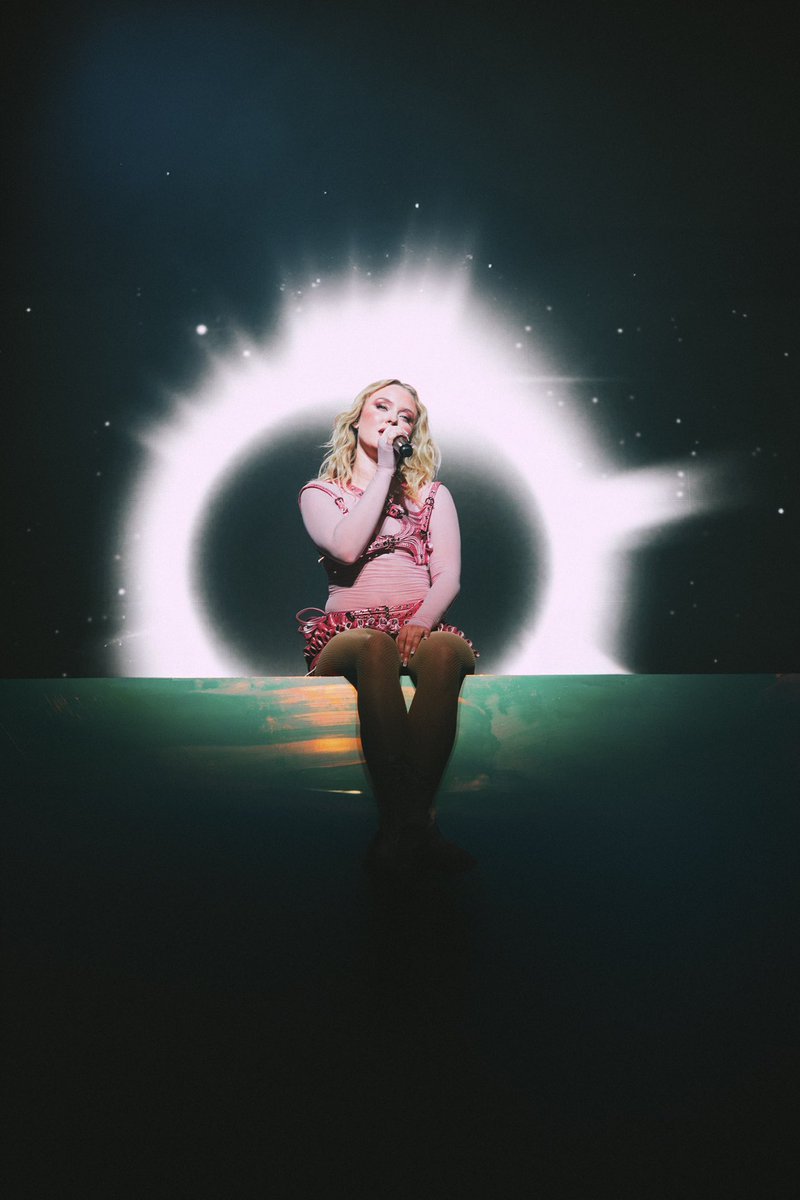 adeleboterf's tweet photo. Ladies and gentlemen, this is ✨Zara Larsson✨ !

@zaralarsson https://t.co/V3QZMy7vNL