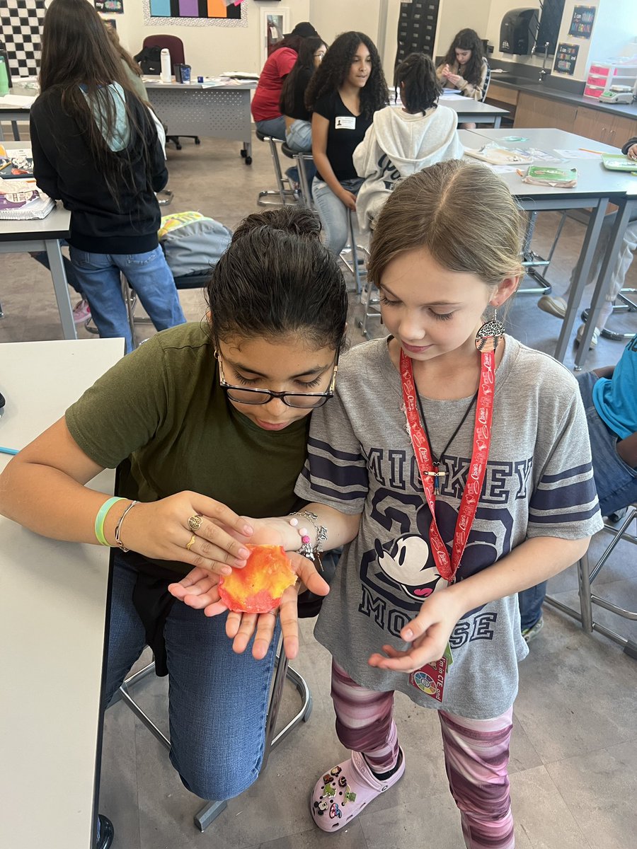 coach_workman_'s tweet image. Students explored the rock cycle today by creating their own Starburst sedimentary, metamorphic, &amp;amp; igneous rocks 🪨
#KMSCougarPride