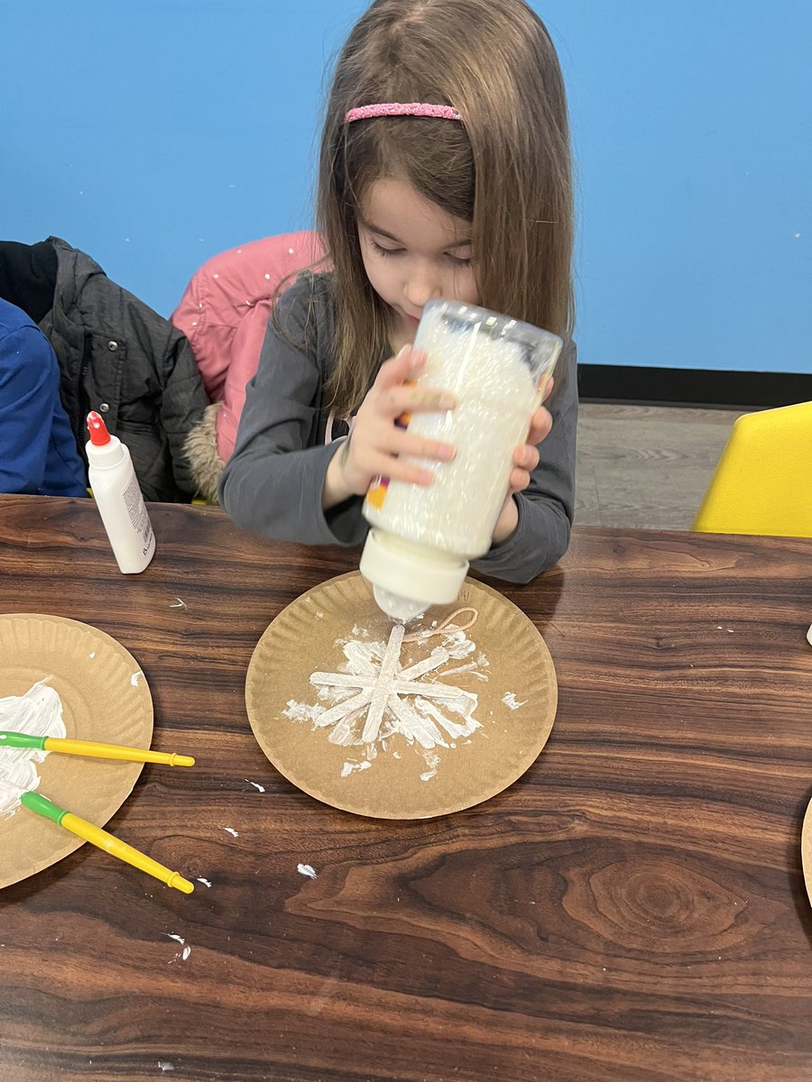 thekidsclubsi's tweet photo. 🎨 Art Workshop Fun! Hot chocolate, winter snowflakes and a winter globe….oh my! 😀
#thekidsclubsi
#play #music #art #children #kids #learnthroughart #statenisland #friends #cherishchildhood #learningthroughplay #artfun #littleartists #snowglobe #hotchocolate #snowflakes https://t.co/gKodGzySUi