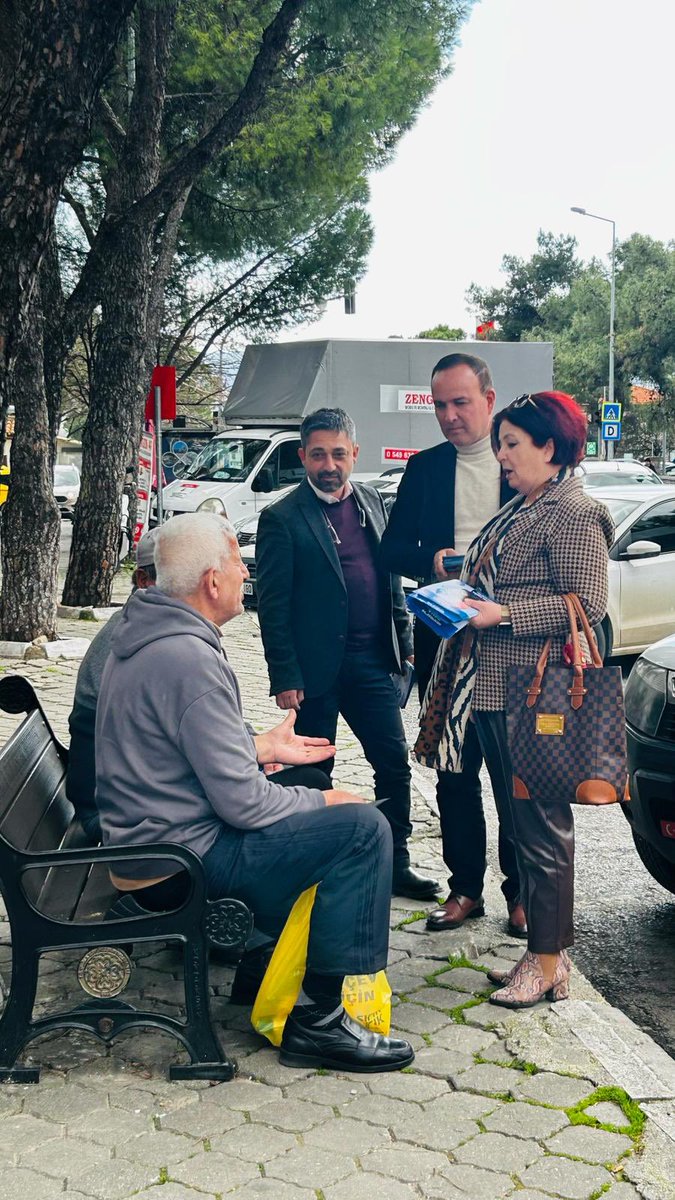 OzenKocasar's tweet photo. #DEVAsahada 💧🌱
@DevaSahada 
Ziyaretler devam Büyükşehir belediye başkan adayımız @muhsinerdem  menteşe Belediye başkan adayımız @Serkan48Ozcelik  i
Eylem planlarımızı halkımızla paşlaşıyoruz teveccüh güzel 💫
@devapartisi  @alibabacan  @erginsadullah @emin_ekmen https://t.co/3UA1zqw6ir