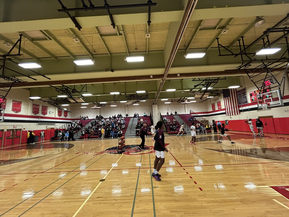 New thread:

BB: Suffolk A Semifinals🚨

No. 3 Wyandanch (15-6) takes on No. 2 Southampton (17-4) at Patchogue-Medford HS.

Southampton seeks its 10th consecutive victory. Wyandanch comes off a tightwin against Sayville, 60-55.

Wyandanch arrived late — 4:40 start time!