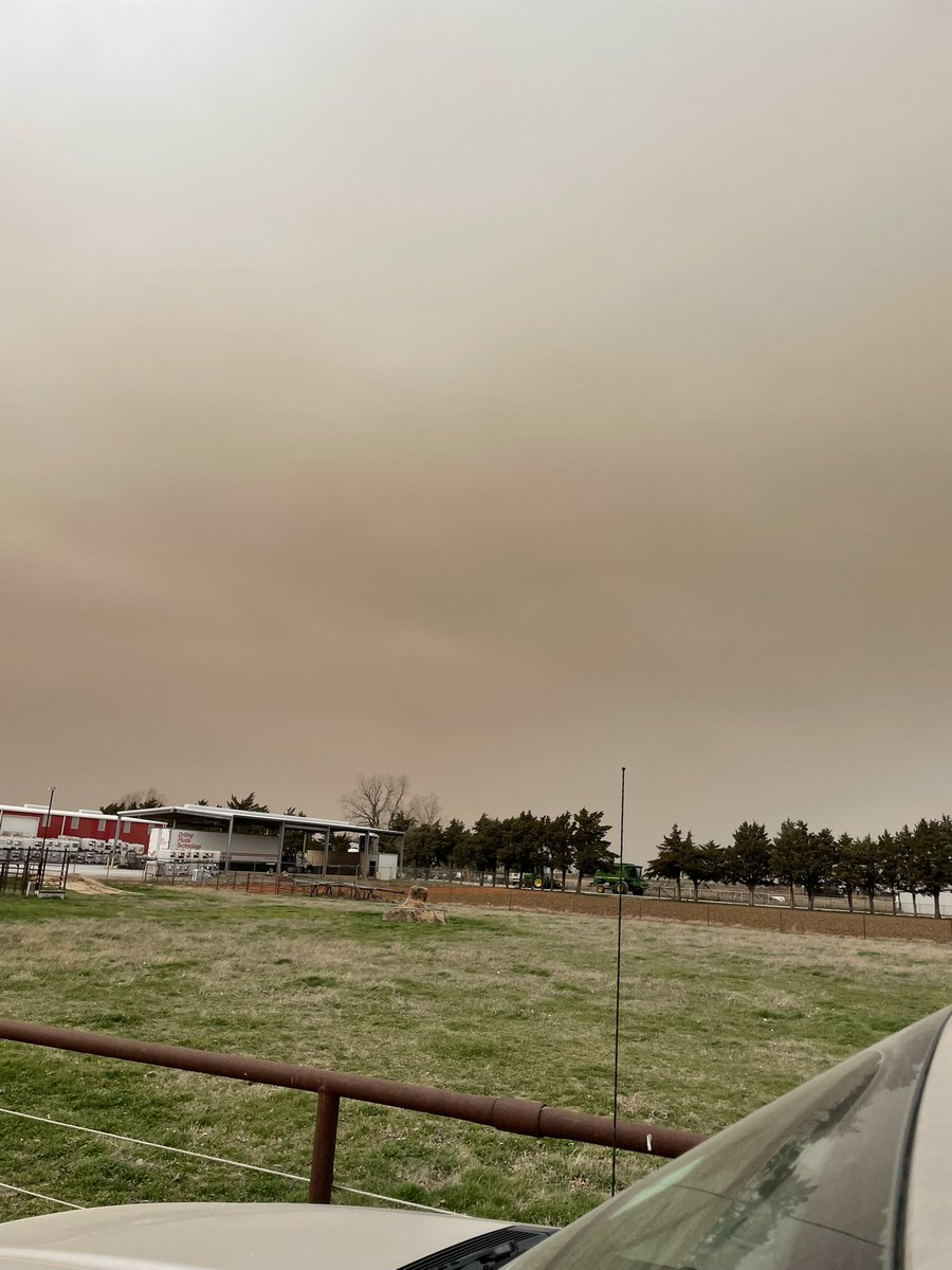 Code4Volts's tweet image. The smoke from Texas is here (NW of Kingfisher) @tornadopayne @CassieHeiter @SPiltz @SIdSperry