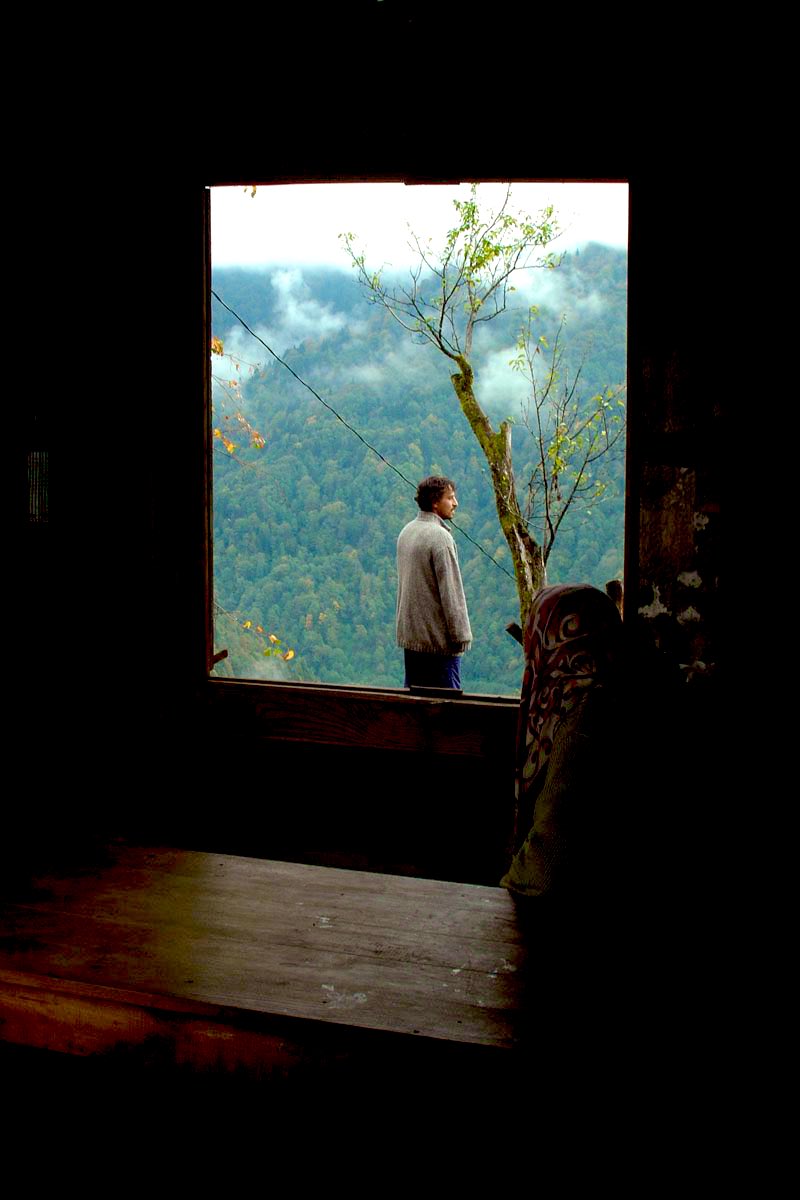 “Keşke her şeyi geride bırakıp uzun bir yolculuğa çıkabilseydik seninle.”

| Sonbahar 🍂 |