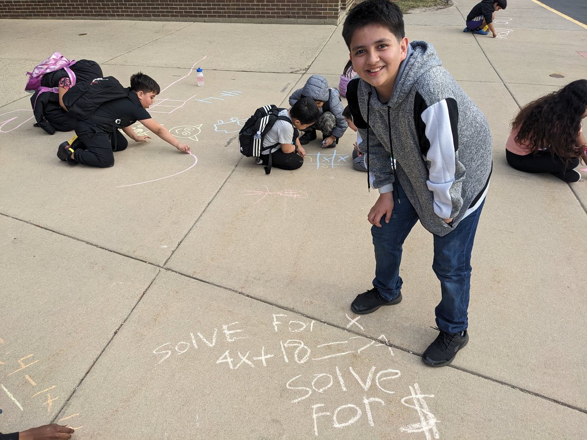 KenHaase27's tweet image. What do you do when the bus is late on a 70 degree afternoon?  At Stevenson, we CHALK!  #HavinFun #BeStevenson