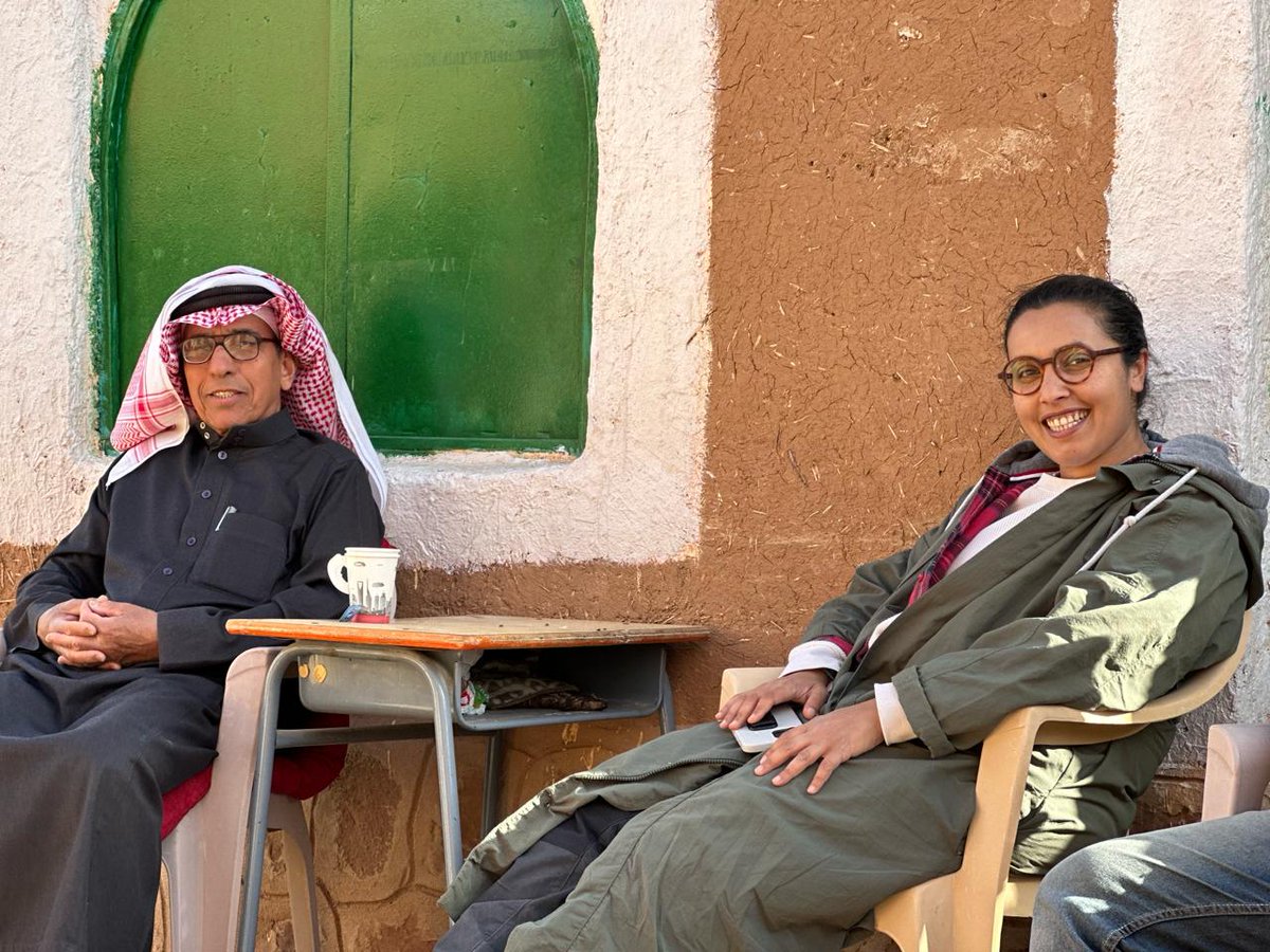بترتيب من د/ ماجد الخراشي وفي ضيافته
وجيهات من المجتمع بصحبة د/ علوية الزواوي
يصلن إقليم الوشم في جولة شملت من القصب
(البلدة القديمة/الممالح)ومن أشيقر(محمية
مهند/البلدة التاريخية بحواريها ومعالمها/مطعم المدرج/منتجع جدي حمد)ومن شقراء
( دار تراث الوشم/السوق الداخلي/ سوق حليوة)