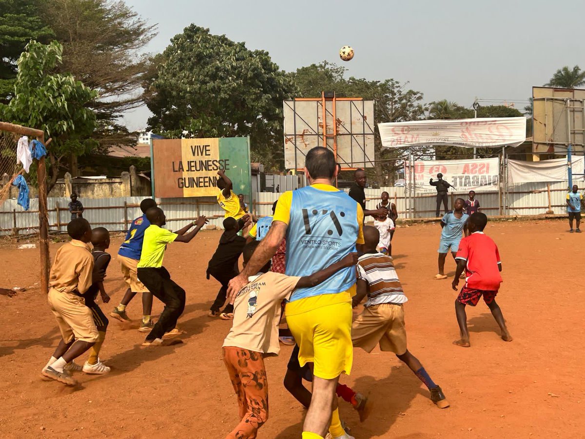 Séance d'entraînement au stade de Football Sanfil avec Robert Pires, Ciryl Gane et Steve Savidan. #Football #Guinée #France