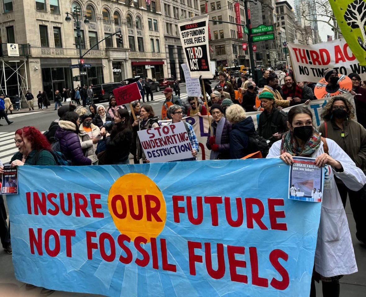 BREAKING: 200+ people storm the HQs of major insurers AIG, Chub, & Tokio Marine. These corporations are insuring fossil fuel projects while they refuse to insure homes that sit in the pathway of the climate crisis. That ain’t right! #InsureOurFutureNOW