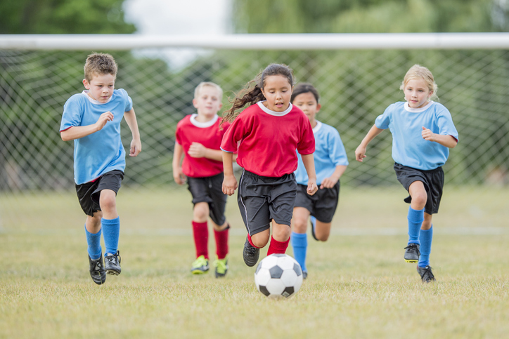 What would happen if we reached @Healthgov’s Healthy People 2030 goal of increasing youth sports participation? Our new study in @AJPM shows reaching this goal not only improve children’s physical & mental health, but it could save $80 billion