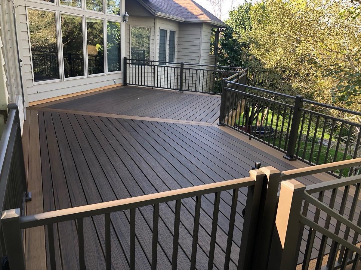 IntegritySF's tweet image. Are you thinking of replacing that old worn out wooden deck? Have our skilled craftsmen build you a low-maintenance Trex deck! #DeckBuilder #TrexDecking #integritySF