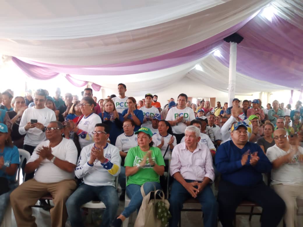 PCD_Merida's tweet image. Nuestro partido @PCD_Venezuela participo en la confirmación del comando de campaña de @MariaCorinaYA en el Municipio Alberto Adriani y la confirmación de la plataforma GANA Seguimos en la lucha por Venezuela hasta el final
@Yandir_PCD