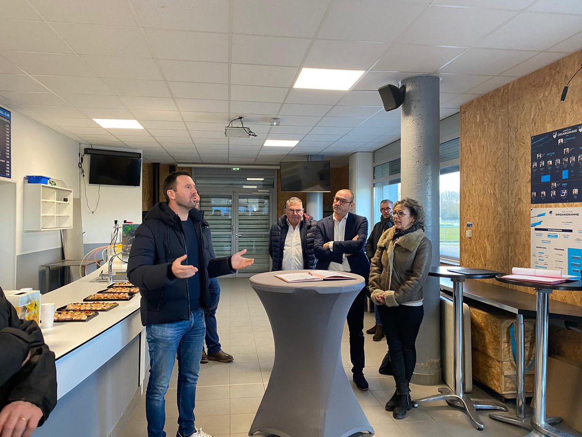 PatJean44's tweet photo. Aujourd’hui présent pour la signature de la nouvelle convention entre l’AGS golf ⛳️ et la mairie de @stsebsurloire pour une durée de 5ans. Signature charte Sport et Handicap en présence du 1er adjoint #ThomasBoucher et #LaurenceLegallRibreau conseillère en charge du handicap https://t.co/uMtM34T5Eb