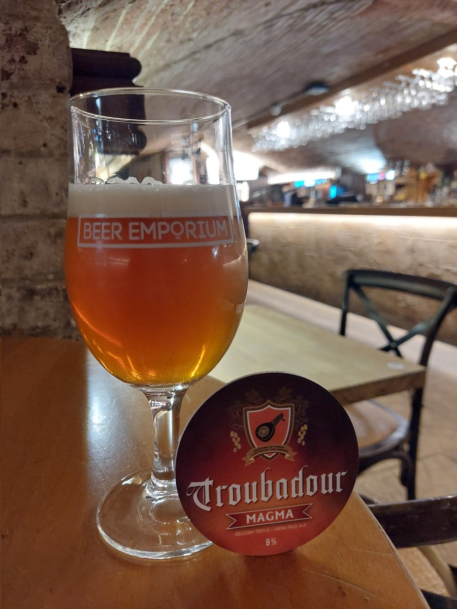 Troubadour Magma 9%

Belgian triple beer with the bitterness of an IPA & and an explosive aroma of exotic fruit 

An absolute beaut! 😍 

#belgium🇧🇪
#belgianbeer
#10yearsofthebeeremporium #kingstreet #kingstbeer