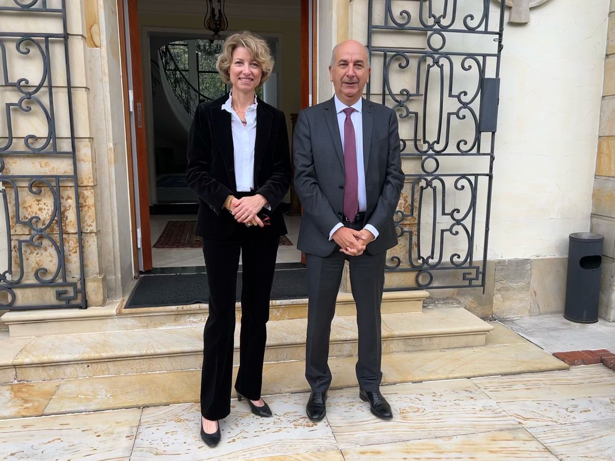 AmL_AtoutFrance's tweet photo. El Embajador de @France_Colombia, @Dore_Fr recibió una delegación de empresas francesas del turismo en la Residencia de Francia durante un desayuno de prensa. Atout France presentó novedades y grandes eventos para invitar a viajar a 🇫🇷 en 2024 #explorefrance https://t.co/ym5xzlunby