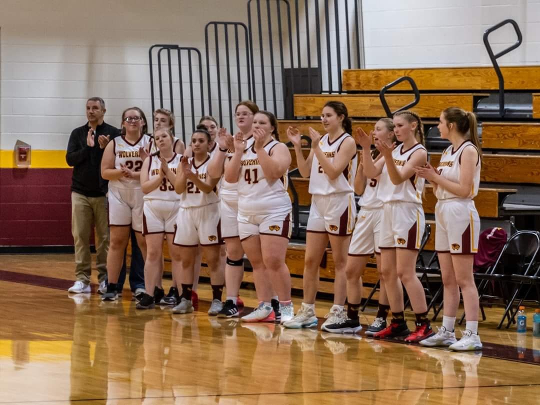 AGS_Wolverines's tweet photo. On Friday, the Lady Wolverines went into overtime to defeat Owen-Gage 44-42

@sophie_fox2027 - 15 points and 12 rebound
@AnaleisMing - 15 points
Adelaide Bauer - 10 points and eight rebounds 
Kayden Skacal - seven rebounds https://t.co/lYlhMOLAgp