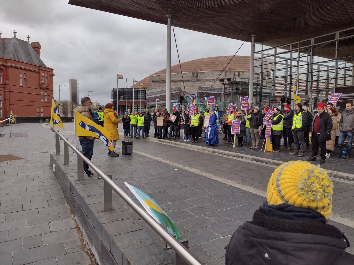 prospectperry's tweet image. A bitter sweet occasion outside Welsh Govt today as determined @prospectunion members joined PCS colleagues to challenge the potentially devastating cultural cuts. Prospect President Ele Wade made our support very clear #joinaunion
