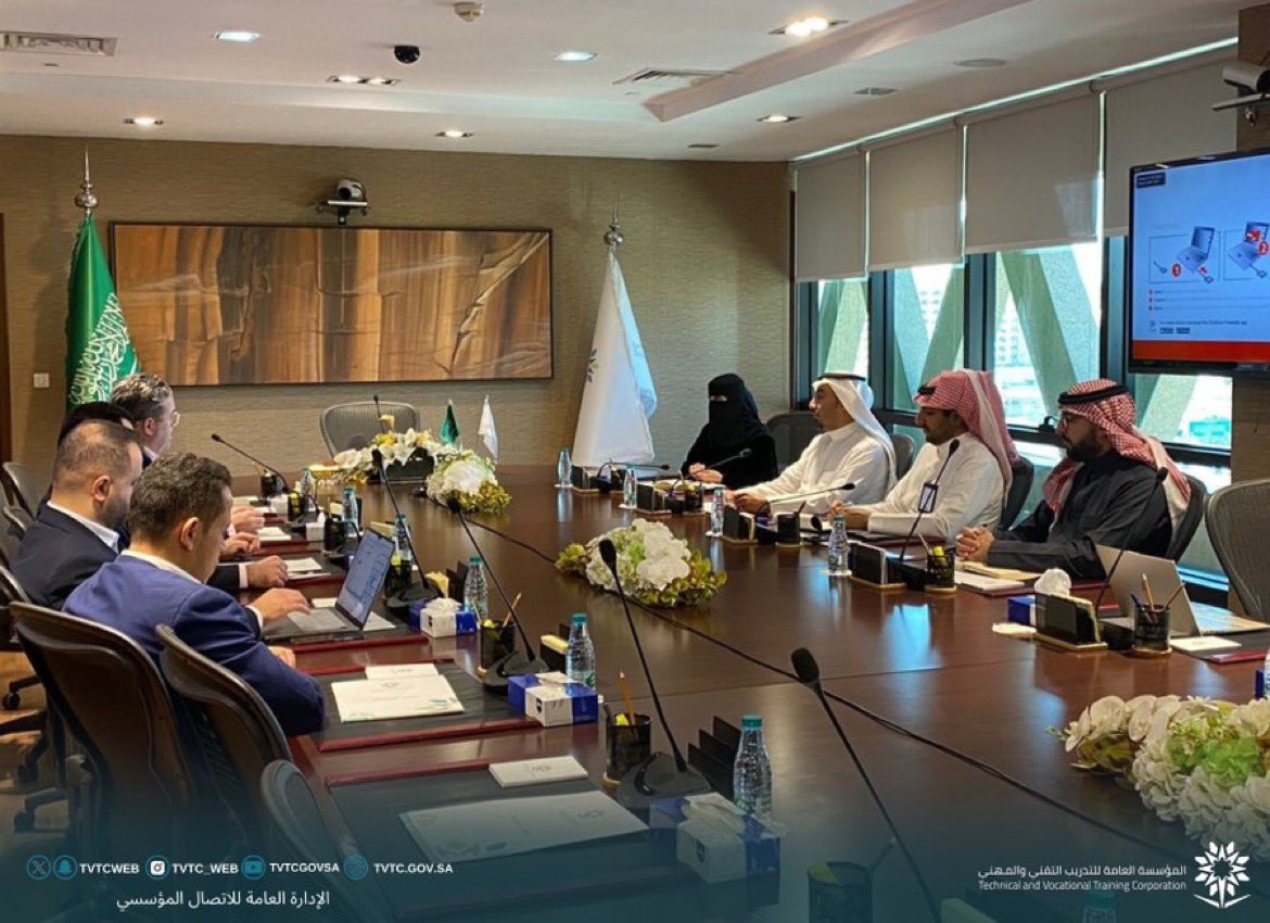 Haytham_MG's tweet photo. #Image |
A delegation from the Chinese company (Net Dragon) visited the Foundation’s headquarters, where it met with the Deputy Governor for Planning and Business Development, A. Reem Al-Muqbel, and a number of #technical_training officials, in order to discuss ways of cooperation in the areas of developing mobile learning platforms, online innovation, tools and solutions. education.