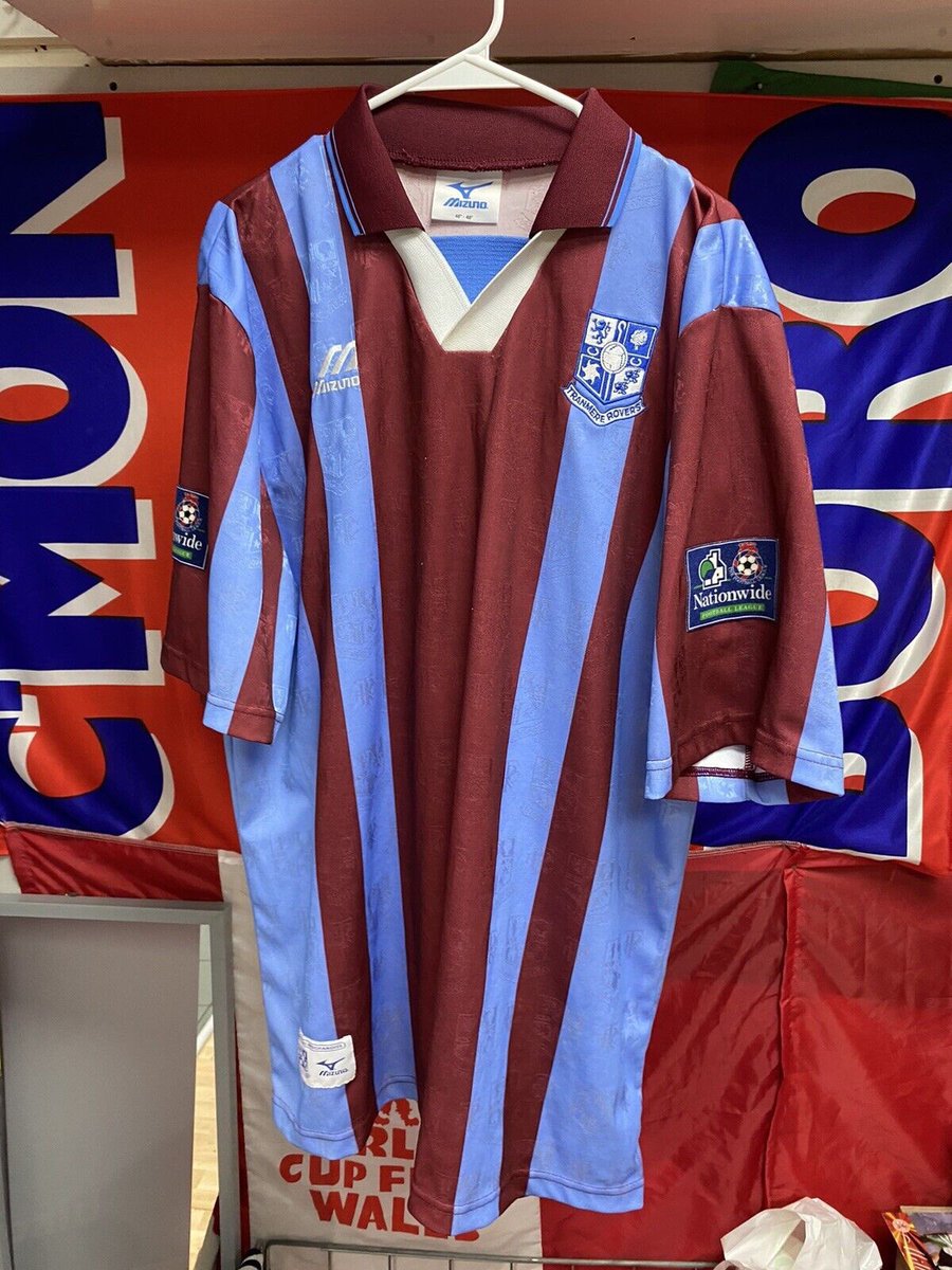 Noticed this shirt earlier today. Anybody have any info on it as it’s a bit of an oddity ‘Wrong’ badge- the old badge was used on this shirt No sponsor Numbered and badged @TROSC_TRFC @ClassicTranmere @ATTTMPod @TranmereRovers