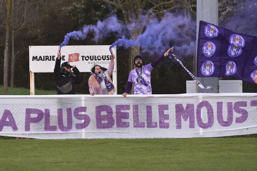 Chaarlotte3's tweet photo. Les ultras du @viola_fc 😅🧨🧨💜
📸 roro labé https://t.co/vqkTYQ4pXC