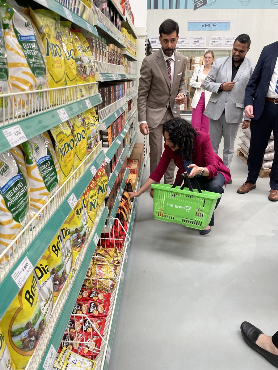 American food and agricultural products, such as   chicken and beef liver are available in Angolan supermarkets. Today, a local chef demonstrated how well U.S. ingredients work in local traditional dishes. #AgTradeMission