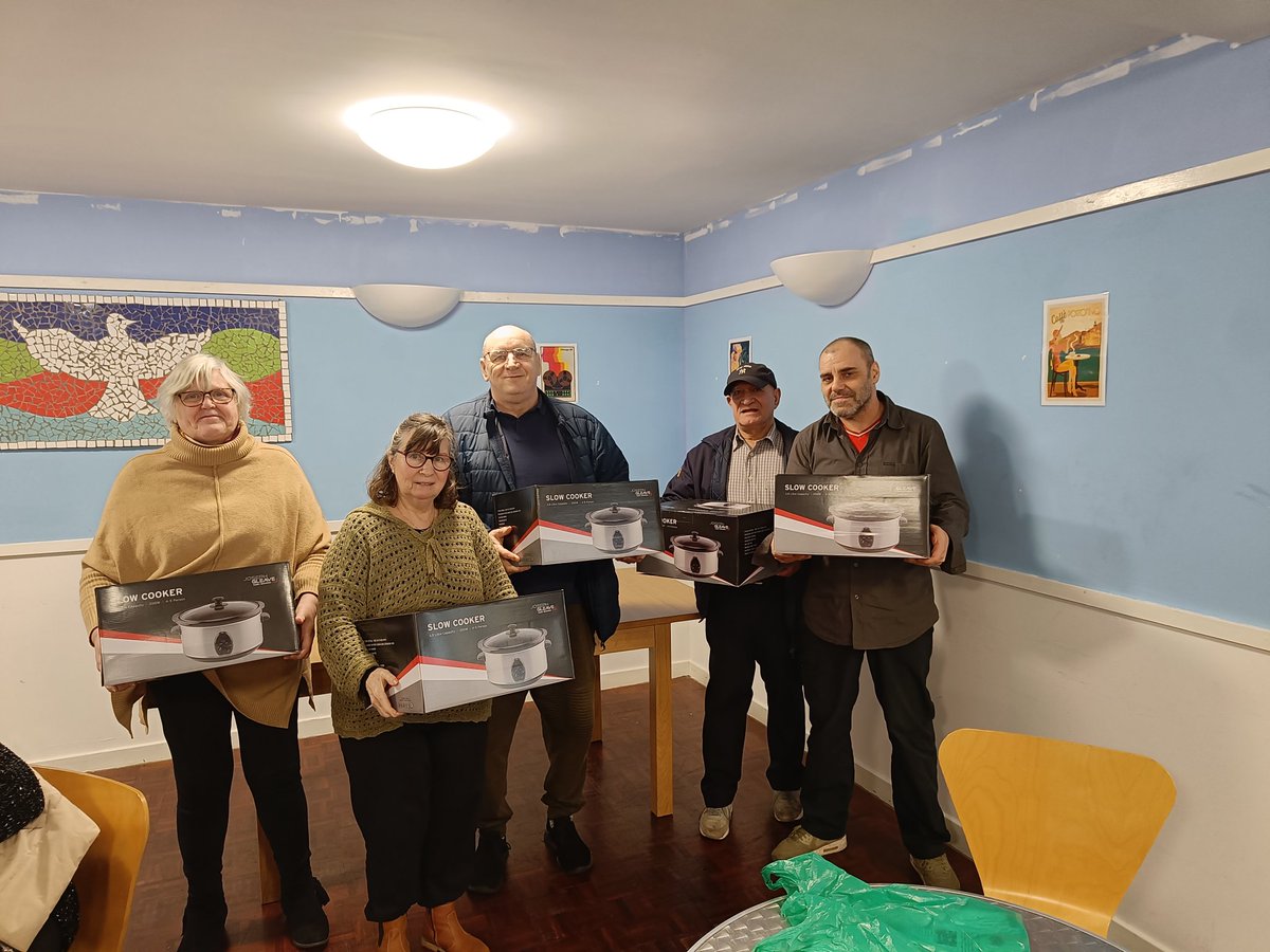 High five to the slow cooker attendees @HnpHarpurhey and @JigsawNorth @JigsawHG , three weeks learning how to use a slow cooker and understanding the benefits along with heart health, fibre / fluid intake & talking about UPF foods (ultra processed food).