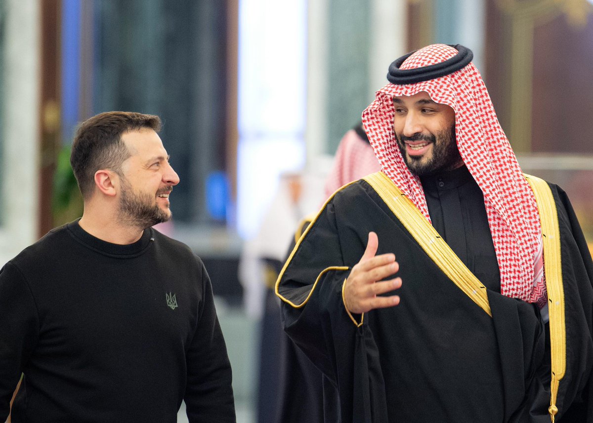 Ukrainian President Volodymyr Zelenskiy arrived in Saudi Arabia for talks with Crown Prince Mohammed Bin Salman, one of the few world leaders to have met Vladimir Putin since Russia’s invasion in 2022. #SaudiArabia #Ukraine