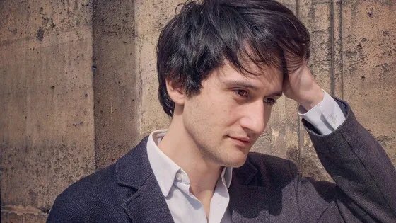 greigburgoyne's tweet photo. @SchuurmanFrano2 bonsoir cher François, à le train à le merci de le wifi mais j’attend les concertos par Bach ce soir à #teamBaroque @cl_rochefort @francemusique premier rang? https://t.co/cVXdZfLtJO
