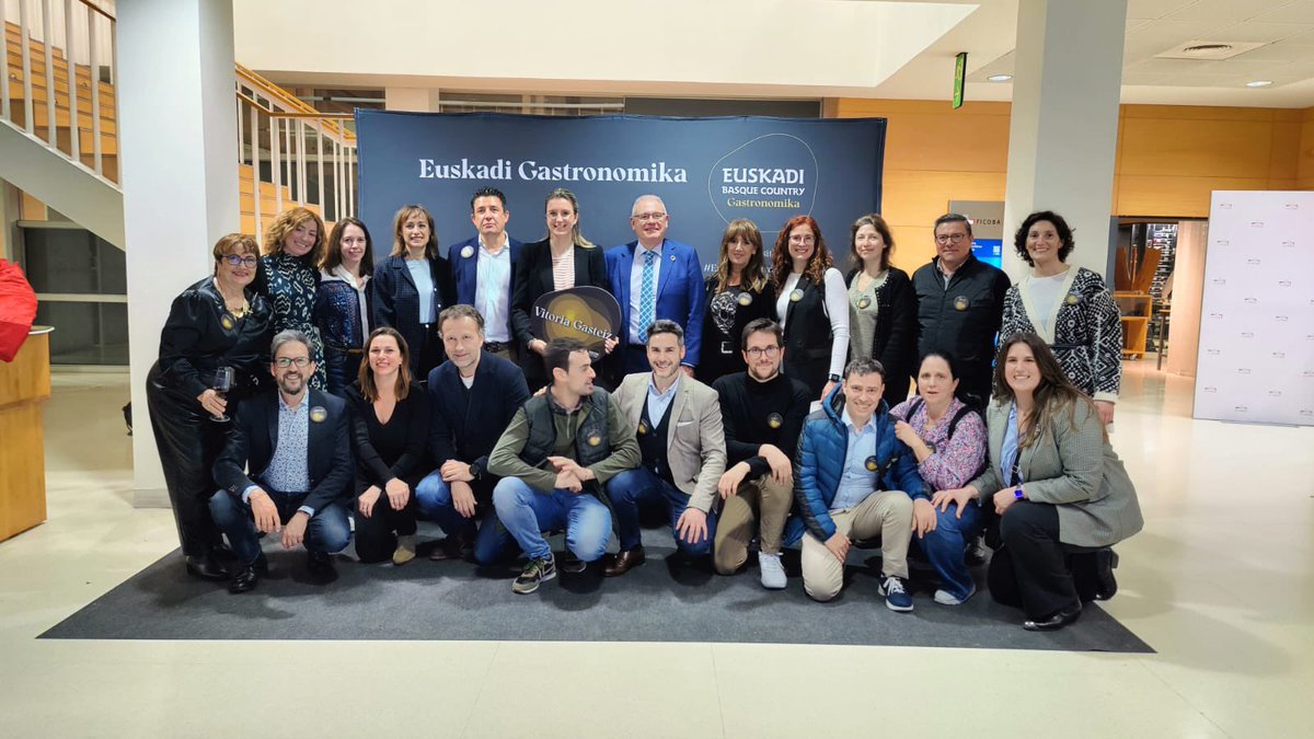 Gasteiz On (@gasteizon) on Twitter photo Ayer se celebró Euskadi Gastronomika FESTA, un encuentro para reconocer la labor que realizan las empresas que forman parte de la red #EuskadiGastronomika.
Entre las 545 empresas reconocidas estuvieron <a href="/bareltolono/">bareltoloño</a>, <a href="/EgurenUgarte/">Eguren Ugarte</a> y 
Ruben González, asociadas a #GasteizOn 👏 Ayer se celebró Euskadi Gastronomika FESTA, un encuentro para reconocer la labor que realizan las empresas que forman parte de la red #EuskadiGastronomika.
Entre las 545 empresas reconocidas estuvieron <a href="/bareltolono/">bareltoloño</a>, <a href="/EgurenUgarte/">Eguren Ugarte</a> y 
Ruben González, asociadas a #GasteizOn 👏