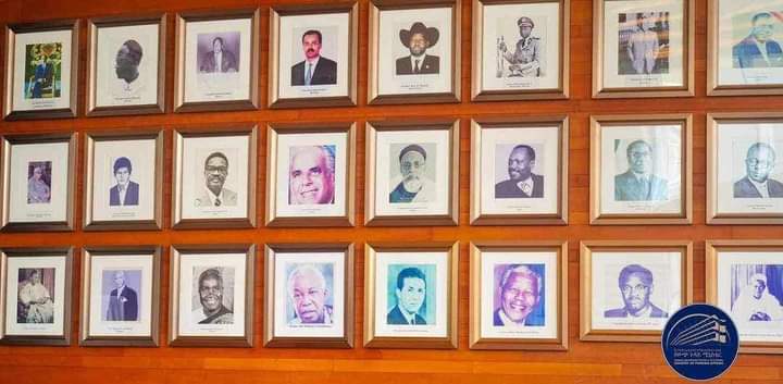 صورة مؤسس الدولة سلفا كير ميارديت رئيس الجمهورية و رئيس مجتمع شرق أفريقيا في الإتحاد الأفريقي ضمن القادة المؤسسين وقادة التحرر في القارة السمراء
الشكر و التقدير لزعيم الامة سلفا كير ميارديت رئيسنا الحكيم 🇸🇸💗 #SouthSudan