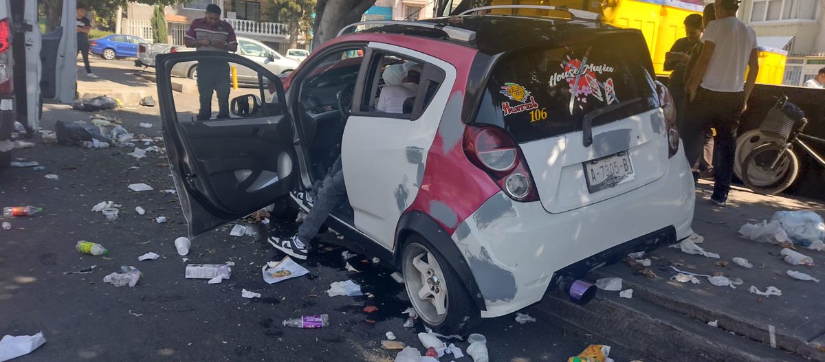 MrElDiablo8's tweet photo. Servicios de emergencia atienden accidente en Armada de México, a la altura de Calz. de la Virgen, col. Popular Emiliano Zapata. 

#Precauciones https://t.co/W5iqrHnb7Z