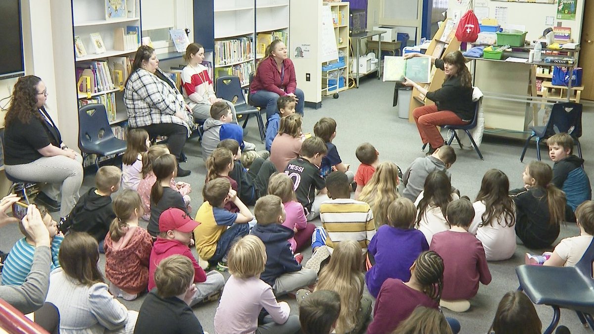 FUN news! MANOLO AND THE UNICORN was on NBC’s @newscentermaine kicking off Maine Dept of Education’s “Read to ME Challenge” to promote childhood literacy & love of reading. 50 second graders listened to “Manolo and the Unicorn” read by Commissioner of Education, Pender Makin!