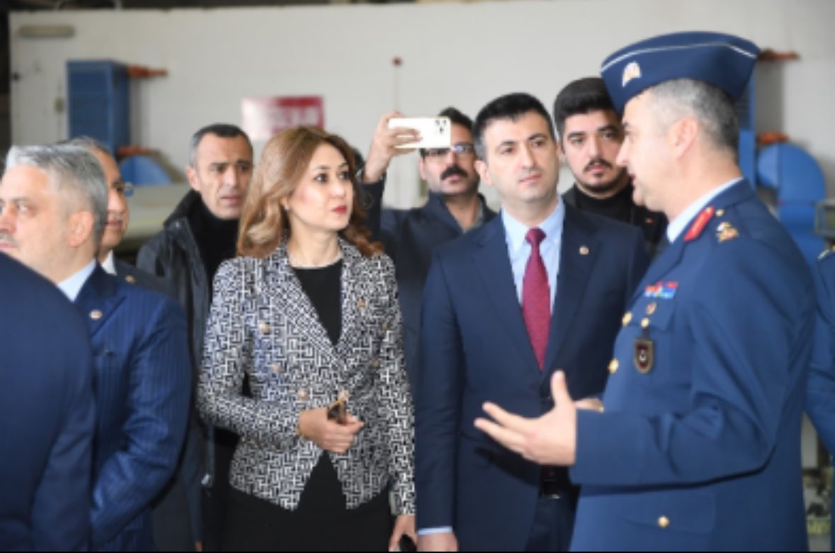 zuhal_karakoc's tweet photo. 12’nci Hava Ulaştırma Ana Üs Komutanlığımızda A400M uçaklarımızı, uçak bakım ve üretim tesislerimizi  inceledik. 

Türk Havacılığının Atamızın başlattığı ve işaret ettiği çizgide seyretmesi gurur verici 🇹🇷🇹🇷🇹🇷 https://t.co/WfDJt9OURR