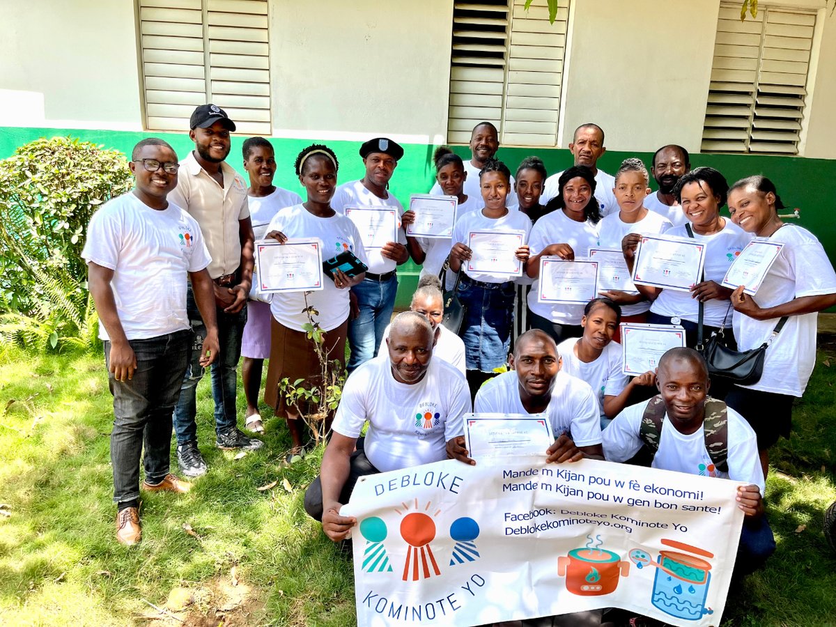 UnlockingCMTY's tweet image. Our dedicated change agents create powerful transformations in communities every day, ensuring easy access to life-changing water filters. 

Together, let's empower more communities with clean water. 

Join us in this positive change
📍Visit our website: unlockingcommunities.org