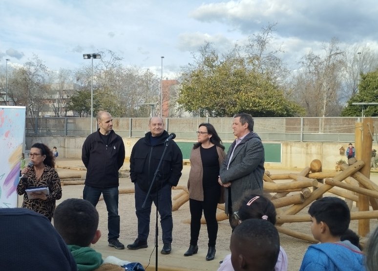 merino_manel's tweet image. Avui s'ha inaugurat la remodelació i millora educativa de l'@EscolAngelaRoca després de + de 60 anys treballant X l'educació dels infants @ViladecansTweet.
Una Comunitat d'Aprenentatge que consolida equip amb famílies, estudiants, PAS, PAE i docents
#FAIGLab #AraArt @InnovacioE