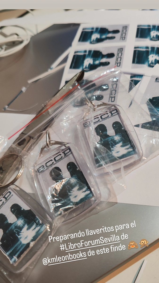MariaLeivag's tweet image. Toca preparar llaveritos para el #LibroForumSevilla 🥰 #ECCP