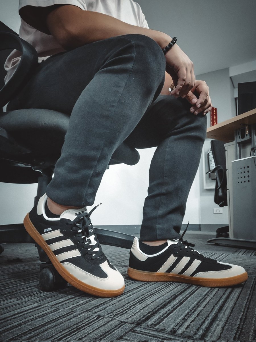 EarlsonRay's tweet photo. Lovin' my new kicks https://t.co/kS2DujenhR