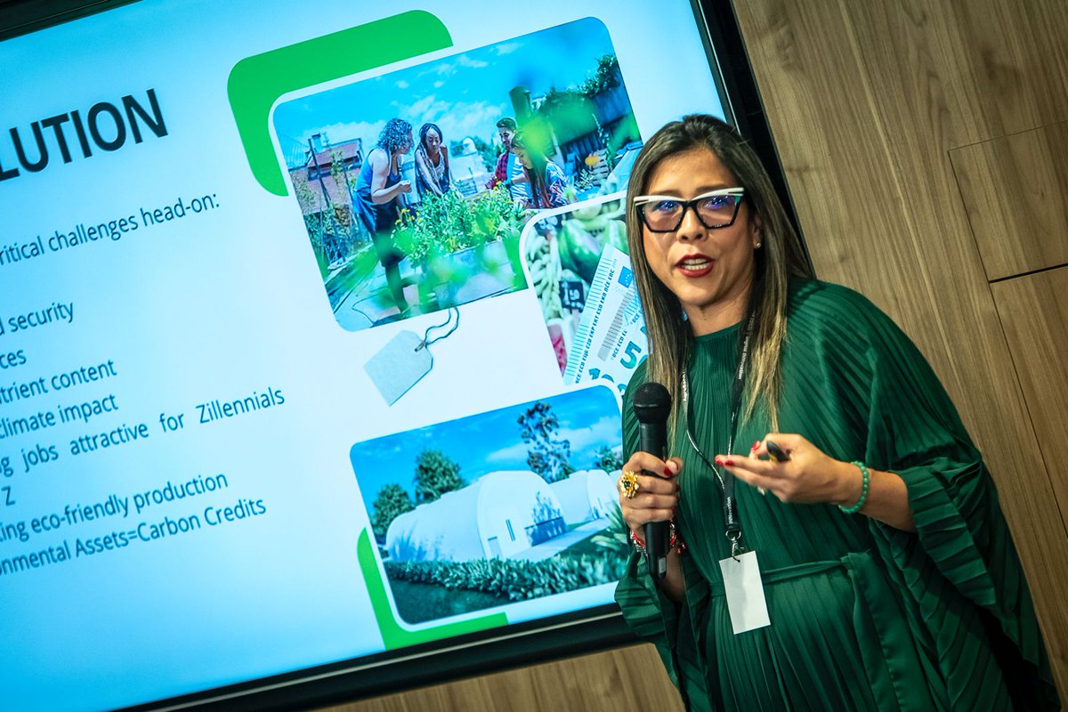 AgroBank_CABK's tweet photo. @JaimeCamposMun @Inn_Somnia @SustanTracker @protiberia @ingredalia 💚 ¡Ya queda poco para acabar la jornada!

Le toca a Sevenox, Vertical Green, @vinok_es y @Equipzilla defender su proyecto.

#AgroBankTech #DigitalINNovation https://t.co/EZmkWIyMsw
