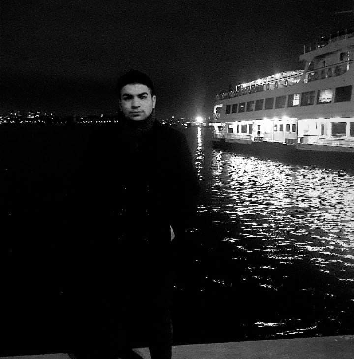 Simsiyahım farkım yok hiç geceden.... #istanbul