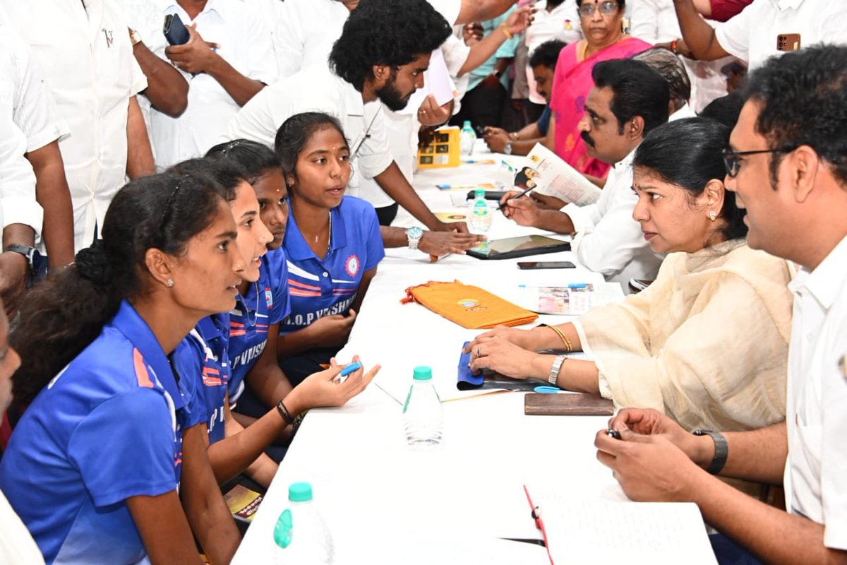 Kanimozhi (கனிமொழி) tweet media