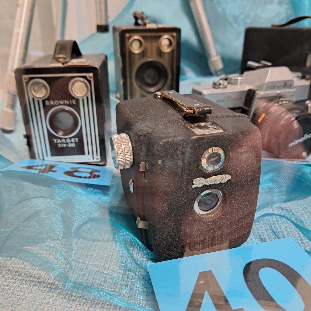 UteSchmid's tweet photo. Remarkable #vintagecameras snapped while #thriftingforcontent at #missionservices in #barrieontario. #ResidentialTourist #Snowflakelady #cameraphotography https://t.co/uuMprGoWgB