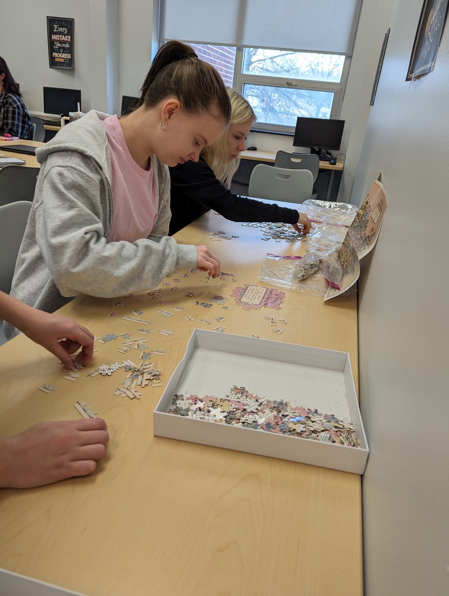 Jeffco_ATS's tweet image. 📷 This week our ATS ECE class dove into the fascinating realm of cognitive development! They engaged in an array of thought-provoking games, exploring the intricate interplay of focus, strategy, and mindset. 📷 #CognitiveDevelopment #MindsetMatters #ECEducation 📷