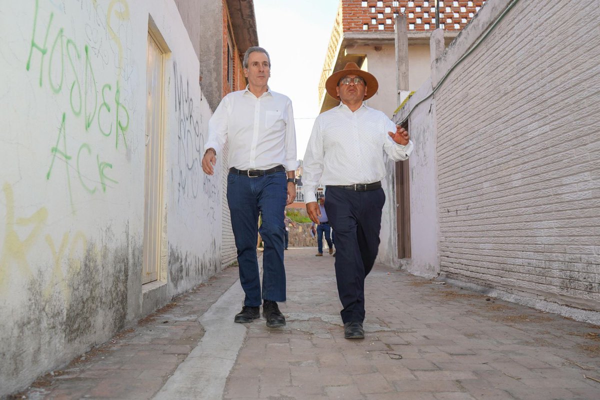 pepechedrauimx's tweet photo. Los puentes, las calles, los servicios públicos y el transporte forman parte de la infraestructura que nos corresponde como derecho. Los poblanos queremos que se invierta en infraestructura que realmente necesitamos. https://t.co/vOKmsth8Is