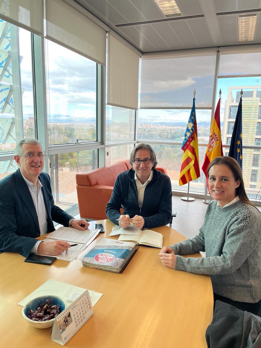 FEUSOCV's tweet photo. El sindicato #USOCV se reúne con el D.G de Gestión del Sistema Sociosanitario e IVAFIC, D. José Vicente Anaya Roig, de la Consellería de Servicios Sociales, Igualdad y Vivienda https://t.co/LJ3XXLEGjB