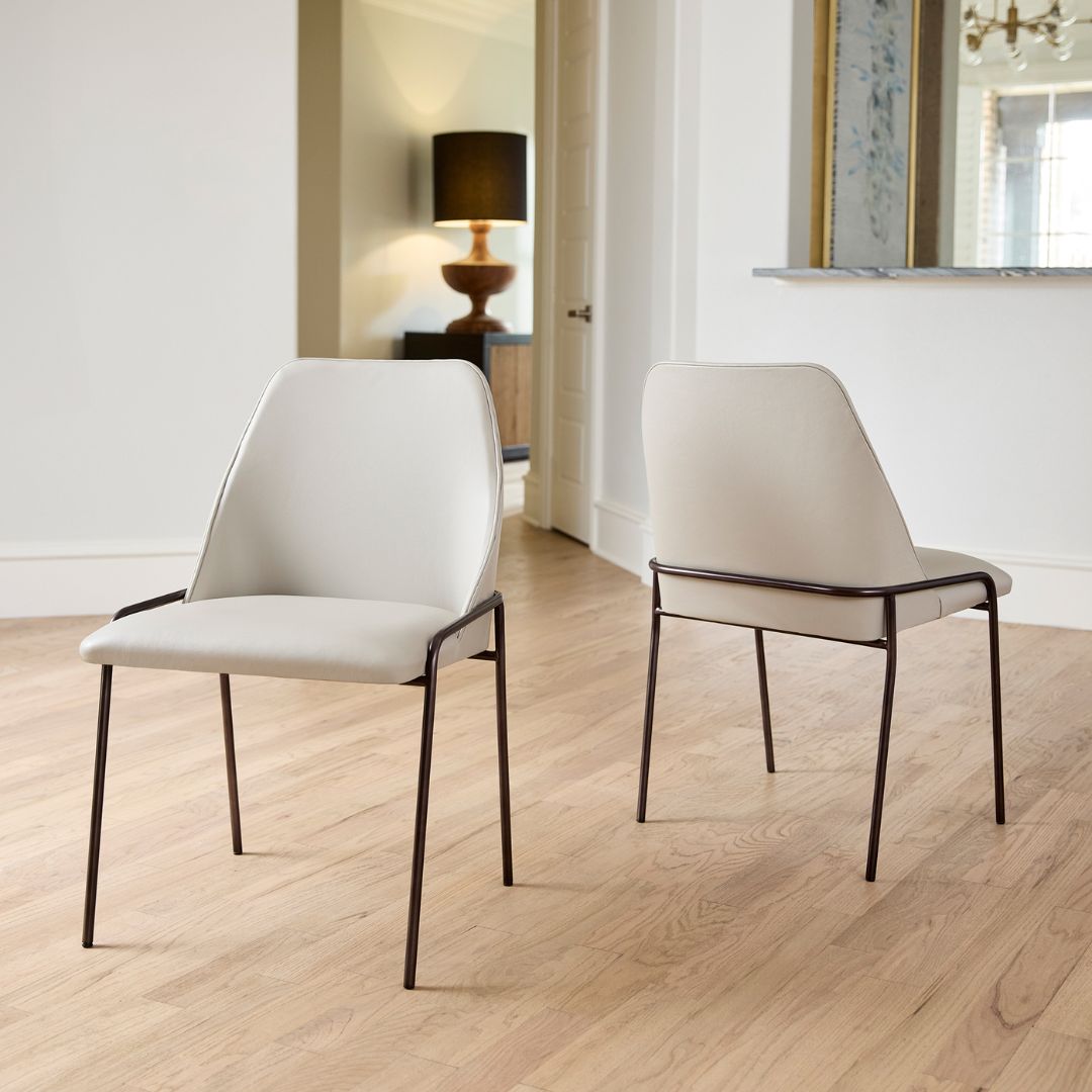 CyanDesignHome's tweet image. Add a unique flair to your table with the Elevar Collection dining chairs. Each piece offers distinctive charm. 🍽️✨

#cyandesignhome #elevarbycyandesign #cyandesigntransformed #diningchairs #chair #diningroominspo #sustainable #interiordesigner #designer #interiors #furniture
