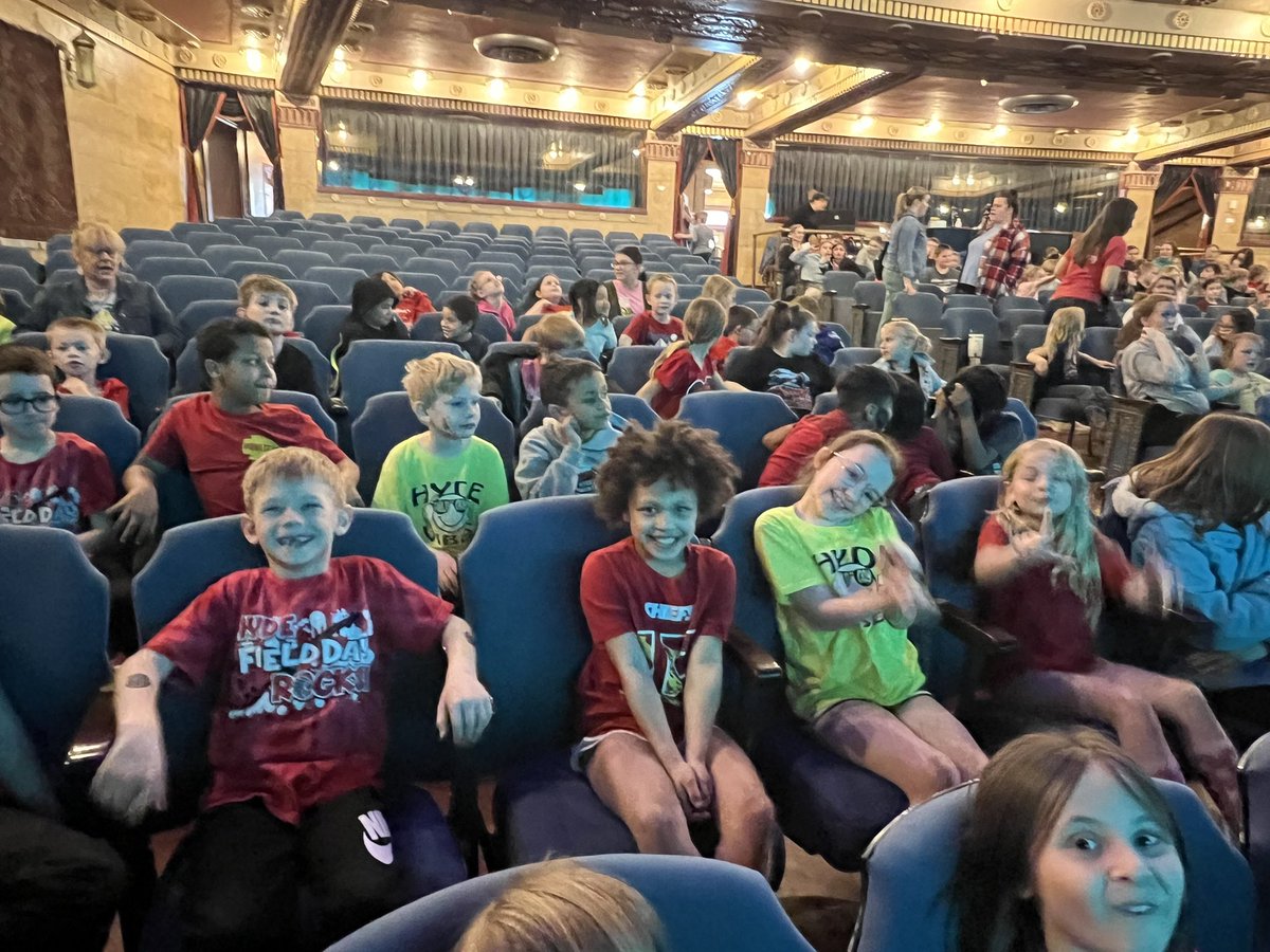 Getting reading to watch Sponge Bob at the Missouri Theater <a href="/HydePrincipal/">Hyde Principal</a> <a href="/HydeElem/">Hyde Elementary</a>