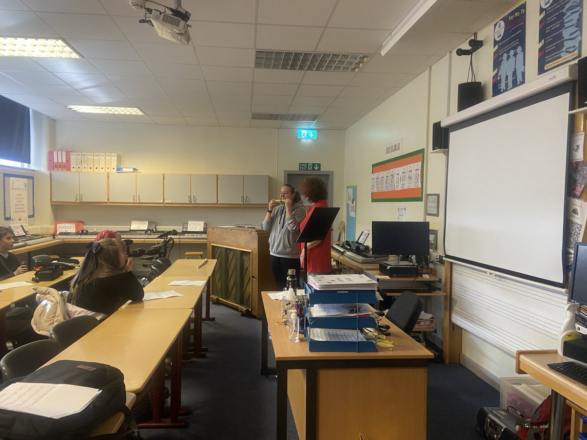 MissLeslieNic's tweet photo. Had a great afternoon with ⁦Miss Kuypers doing a masterclass with all the flute players in Knightswood. Thanks to Andrew Z, Cairn C and Rachel I for playing and a big thank you to ⁦@andijk1⁩ for all her wonderful advice! ⁦@KnightswoodSec⁩ ⁦@GlasgowCREATE⁩ https://t.co/FYKyHi2J1M