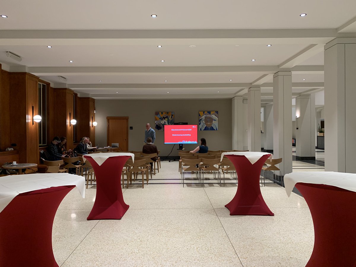 Klokke zeven is er nog niet erg veel belangstelling voor de informatieavond over de nieuwe rioolheffing van #Leiden