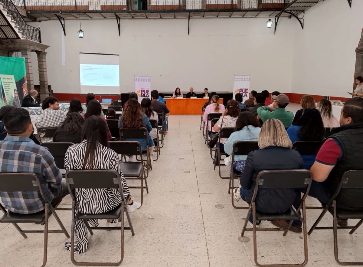 En el municipio de Zacatlán, Puebla se presentó el Foro de Promoción a la #MiPyMe con el fin de dar a conocer nuestros productos y servicios de financiamiento. #SolucionesATuMedida #FactorNafin