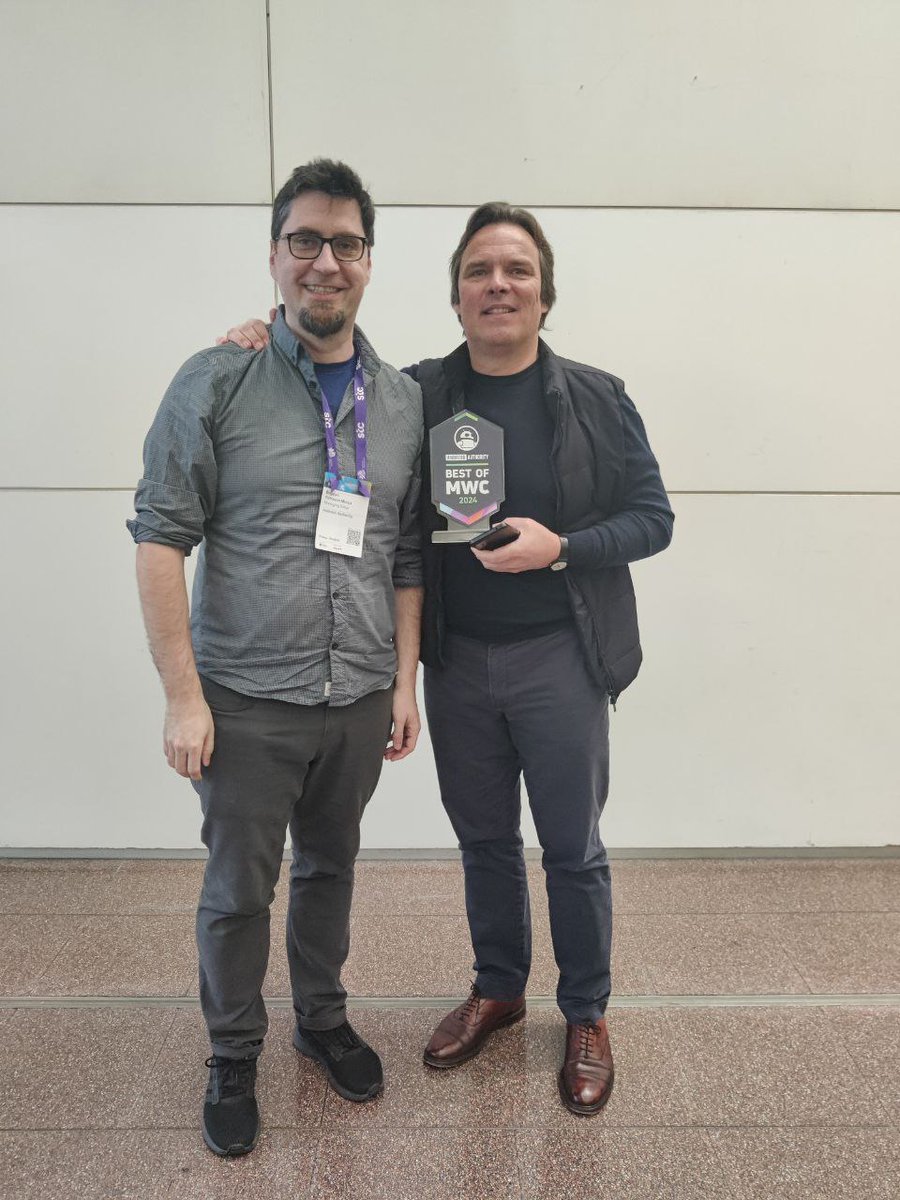 Best at #MWC! 
Petter Neby, #Punkt CEO and Founder, accepted this award from the literal authority, <a href="/AndroidAuth/">Android Authority</a>: not just recognition for our excellence in innovation, but also a victory for #privacy. We're more than ever committed to building technology that respects user data,